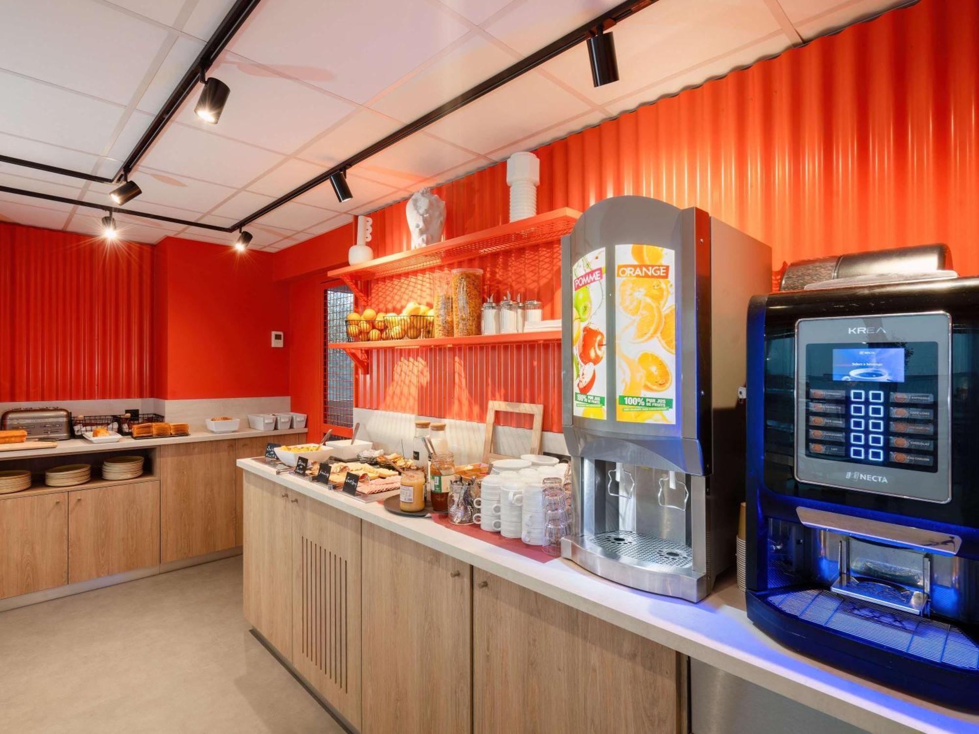 Ibis Budget Pertuis Portes Du Luberon Экстерьер фото