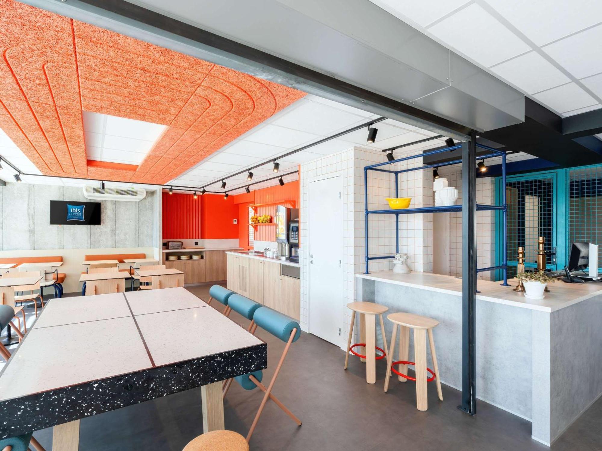 Ibis Budget Pertuis Portes Du Luberon Экстерьер фото