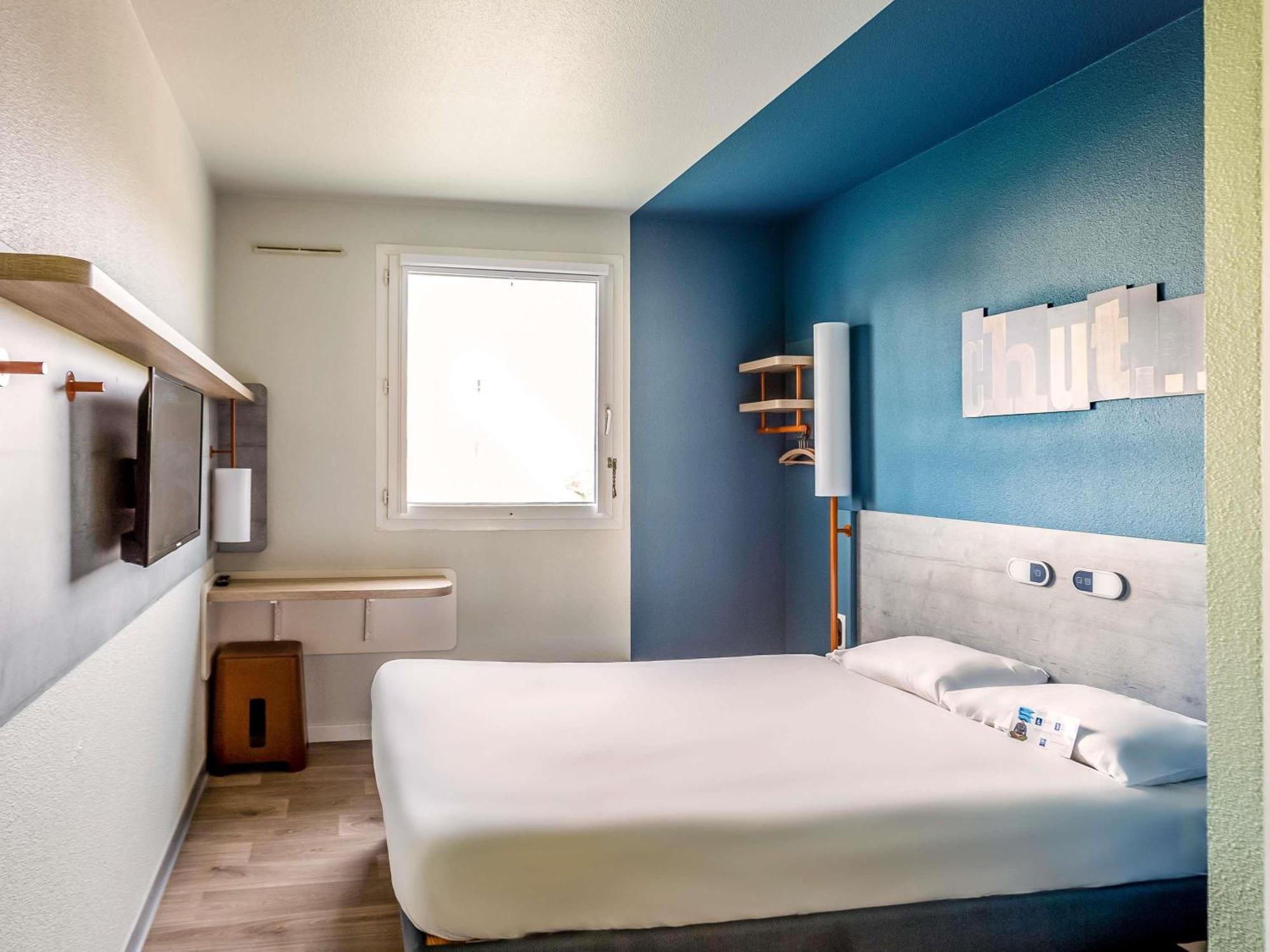 Ibis Budget Pertuis Portes Du Luberon Экстерьер фото