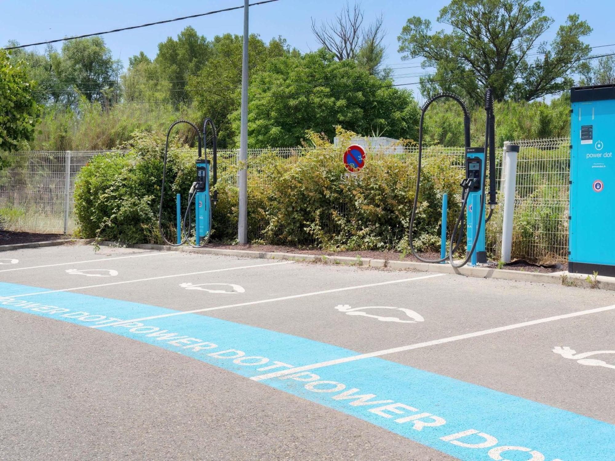 Ibis Budget Pertuis Portes Du Luberon Экстерьер фото