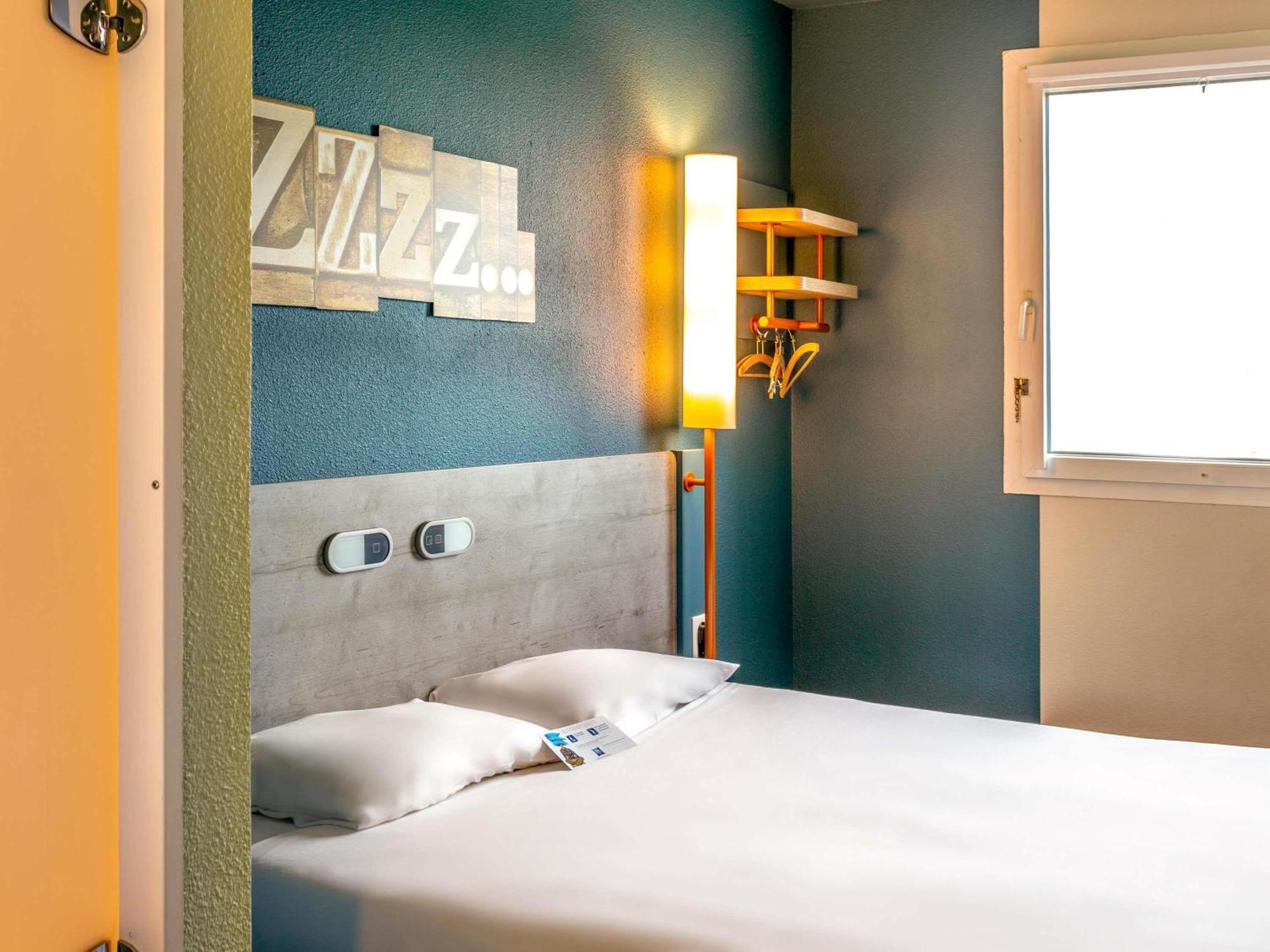 Ibis Budget Pertuis Portes Du Luberon Экстерьер фото
