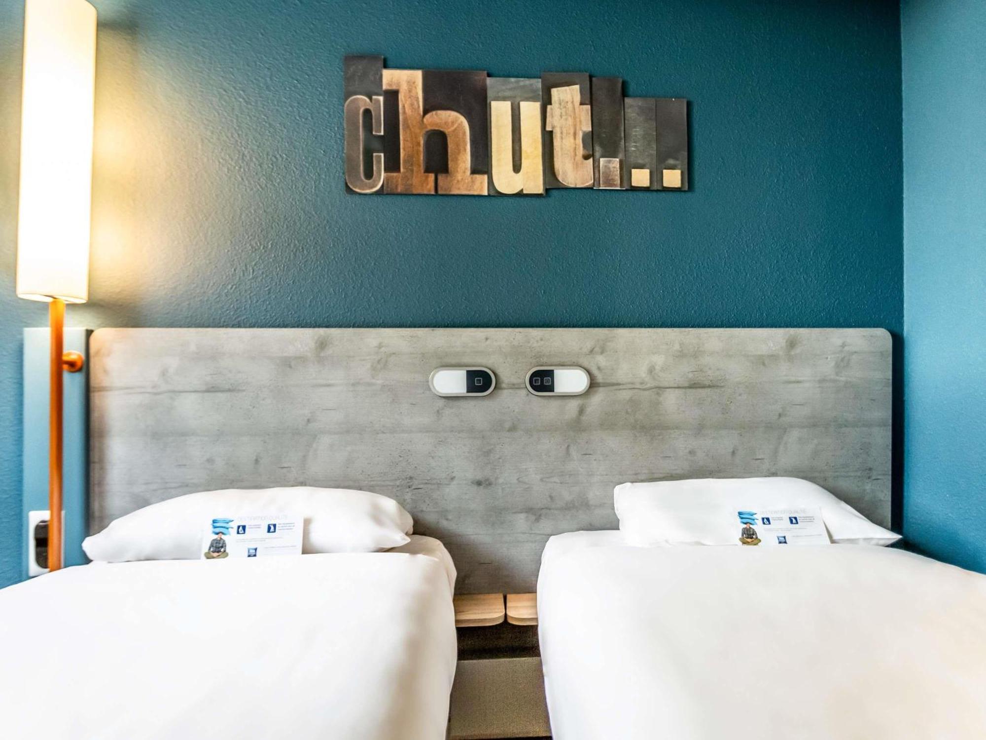 Ibis Budget Pertuis Portes Du Luberon Экстерьер фото