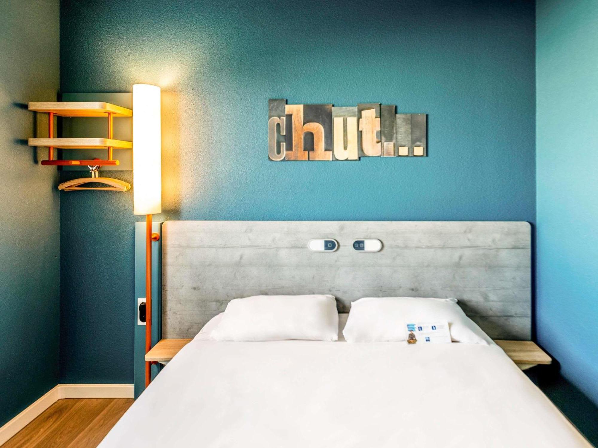 Ibis Budget Pertuis Portes Du Luberon Экстерьер фото