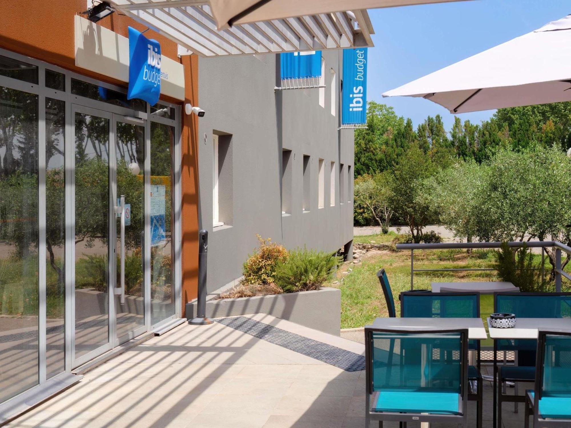 Ibis Budget Pertuis Portes Du Luberon Экстерьер фото